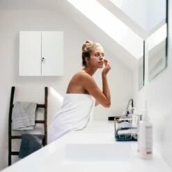 Armoire à Pharmacie XXL 2 Portes 13 Armoire à Pharmacie XXL 2 Portes -WENKO Boutique f0a21d7e9b564259b5589111cbfc8bb2